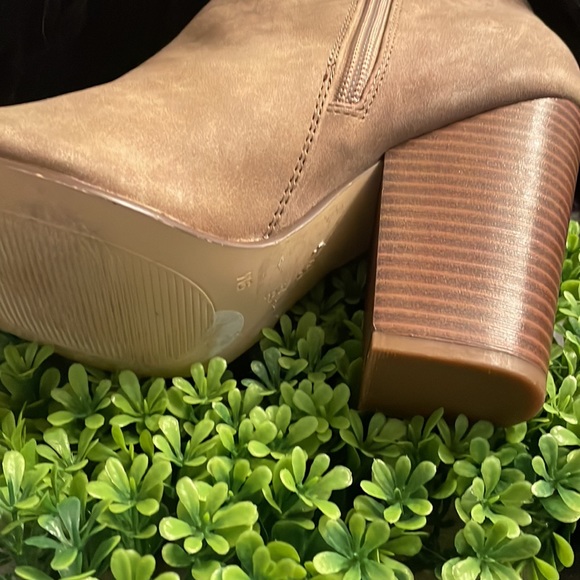 Ankle Boots by Indigo size 9 - Picture 3 of 5